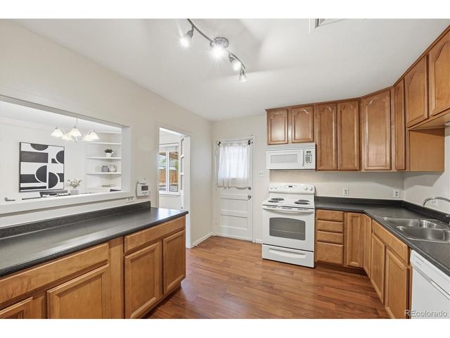 880 Tucson St, Aurora, CO 80011