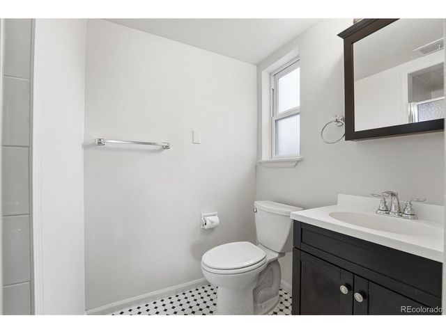 880 Tucson St, Aurora, CO 80011