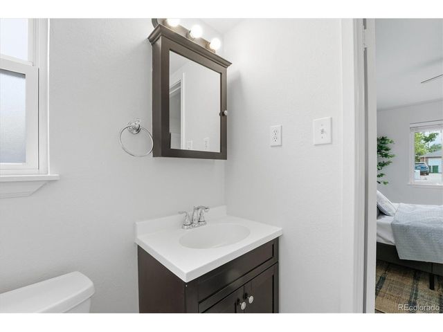 880 Tucson St, Aurora, CO 80011