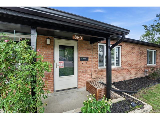 880 Tucson St, Aurora, CO 80011