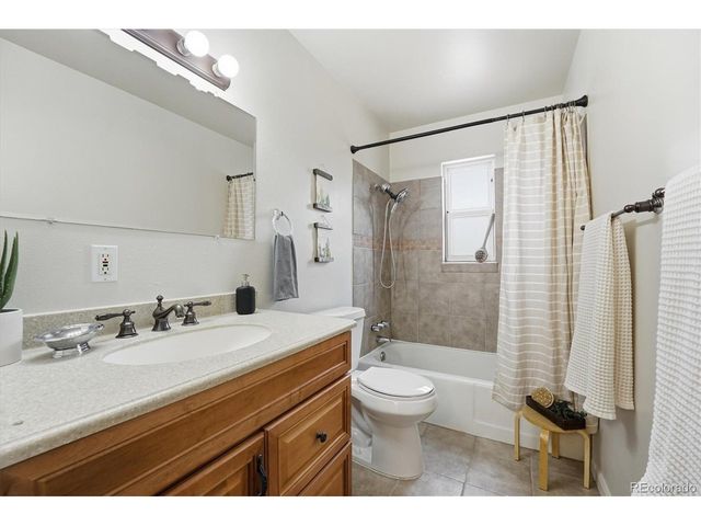 880 Tucson St, Aurora, CO 80011