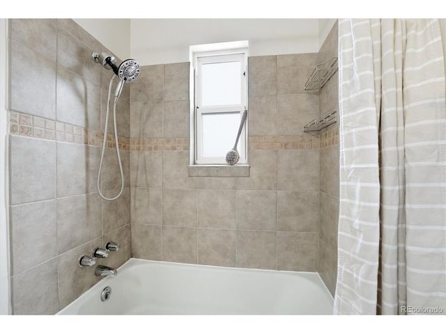 880 Tucson St, Aurora, CO 80011