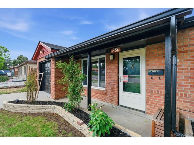 880 Tucson St, Aurora, CO 80011