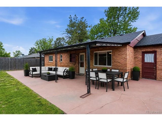 880 Tucson St, Aurora, CO 80011