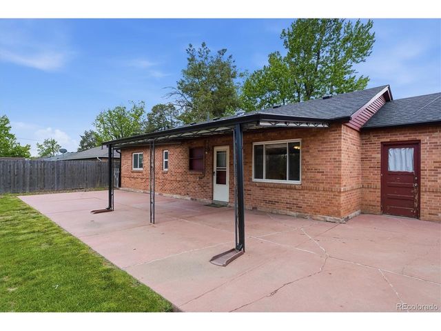 880 Tucson St, Aurora, CO 80011