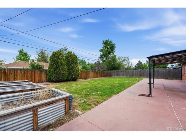 880 Tucson St, Aurora, CO 80011