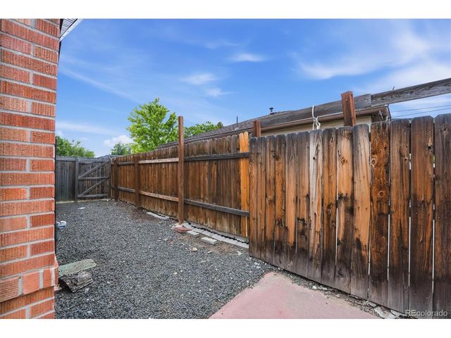 880 Tucson St, Aurora, CO 80011