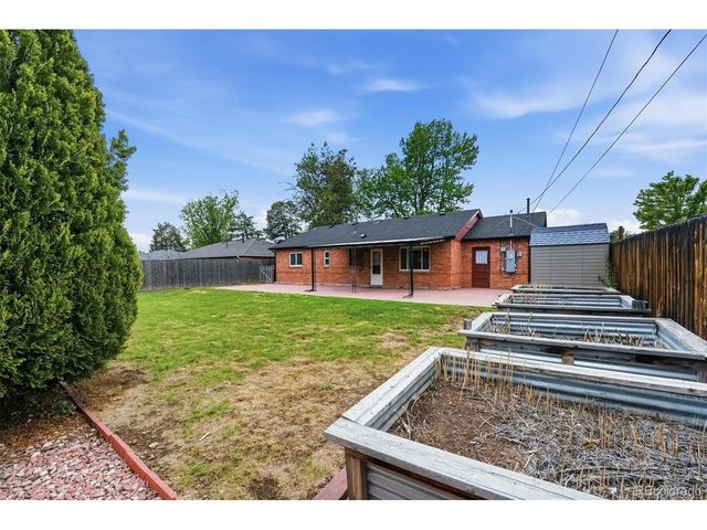 880 Tucson St, Aurora, CO 80011
