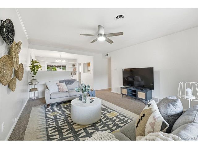880 Tucson St, Aurora, CO 80011
