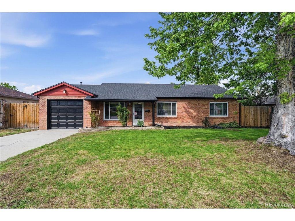 880 Tucson St, Aurora, CO 80011
