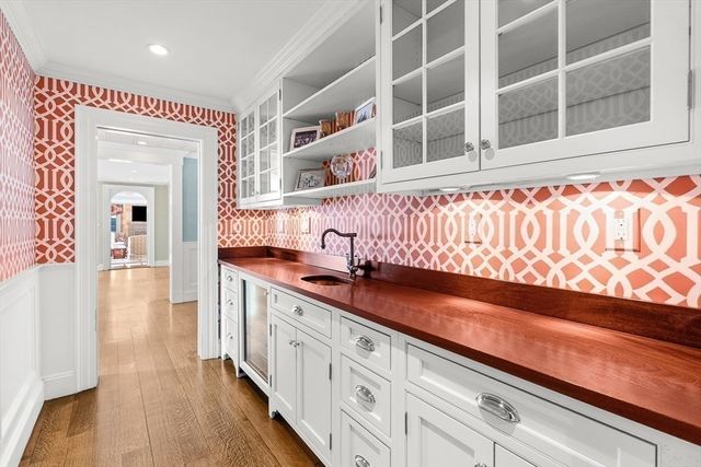 22 Valley Road, Wellesley, MA 02481