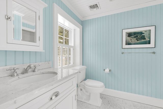 22 Valley Road, Wellesley, MA 02481