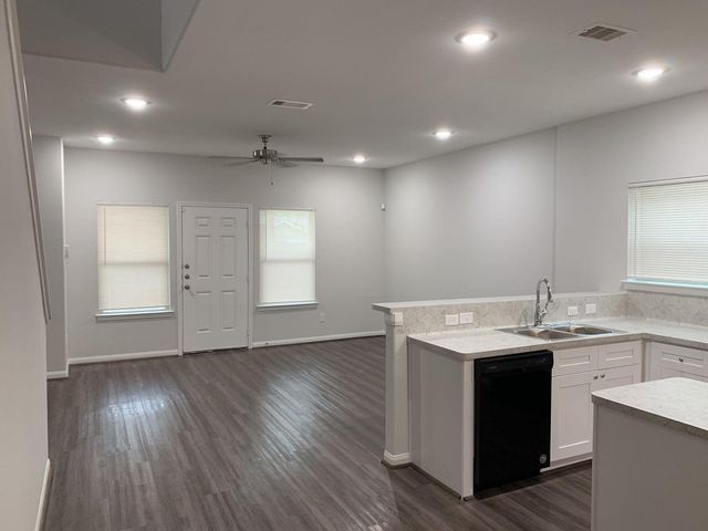 8102 Caddo A, Houston, TX 77078