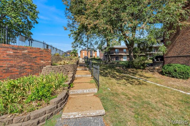 6935 Colonial Woods Drive 23, St Louis, MO 63129