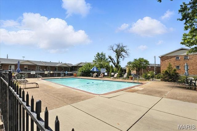 6935 Colonial Woods Drive 23, St Louis, MO 63129