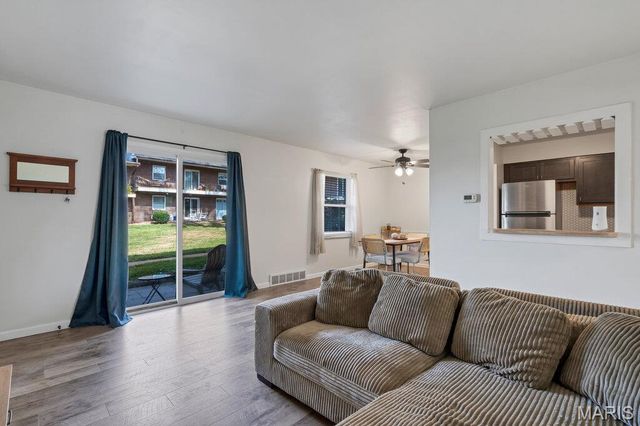 6935 Colonial Woods Drive 23, St Louis, MO 63129