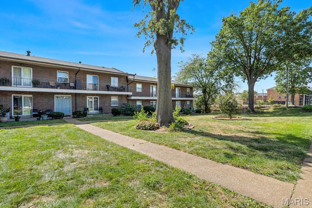 6935 Colonial Woods Drive 23, St Louis, MO 63129