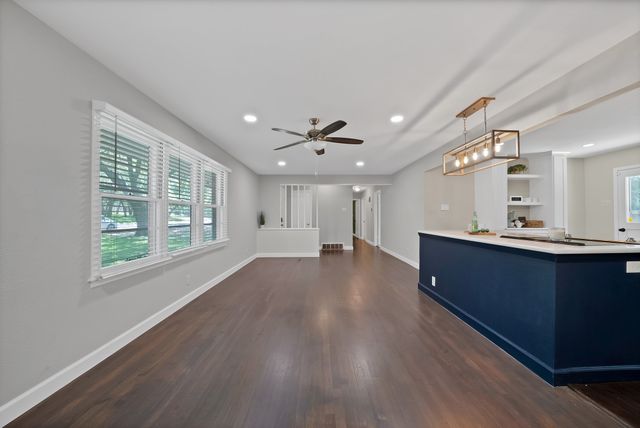712 Briarwood Boulevard, Arlington, TX 76013