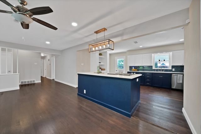 712 Briarwood Boulevard, Arlington, TX 76013