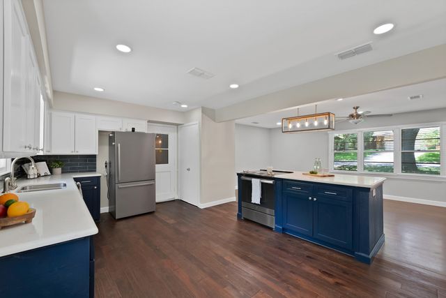712 Briarwood Boulevard, Arlington, TX 76013