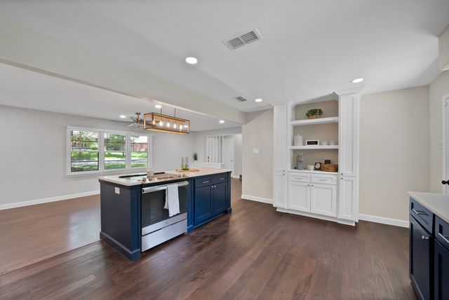 712 Briarwood Boulevard, Arlington, TX 76013