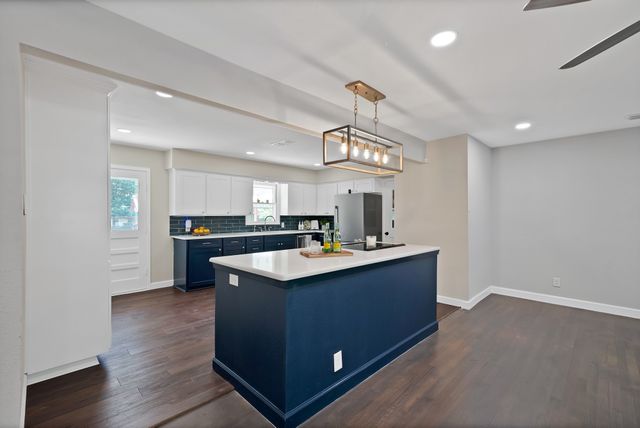 712 Briarwood Boulevard, Arlington, TX 76013