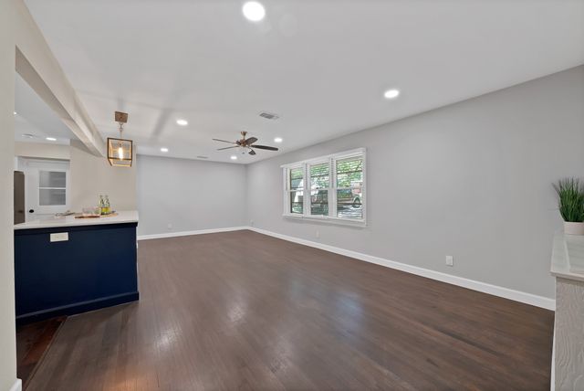 712 Briarwood Boulevard, Arlington, TX 76013