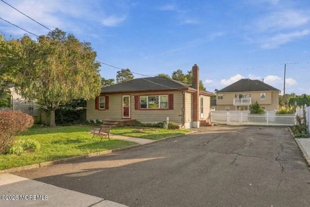 371 Sweetbriar Street, Keyport, NJ 07735