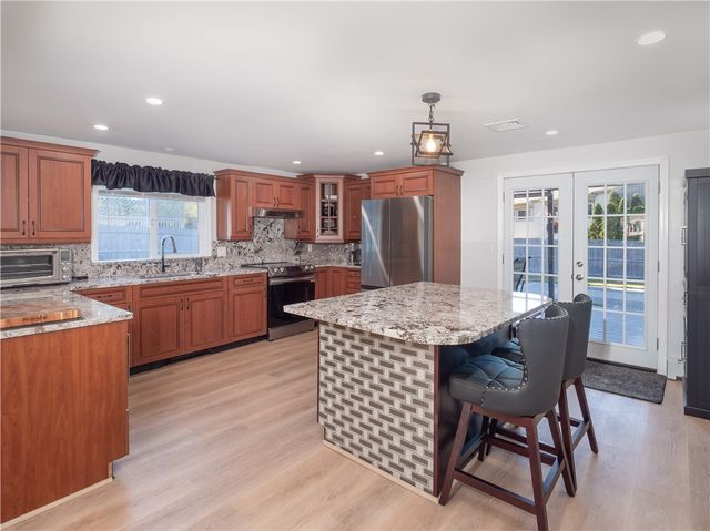 61 Fairfax Drive, Warwick, RI 02888