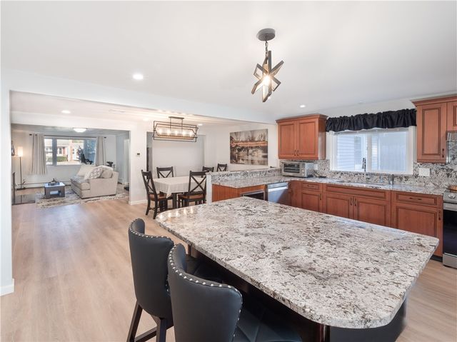 61 Fairfax Drive, Warwick, RI 02888