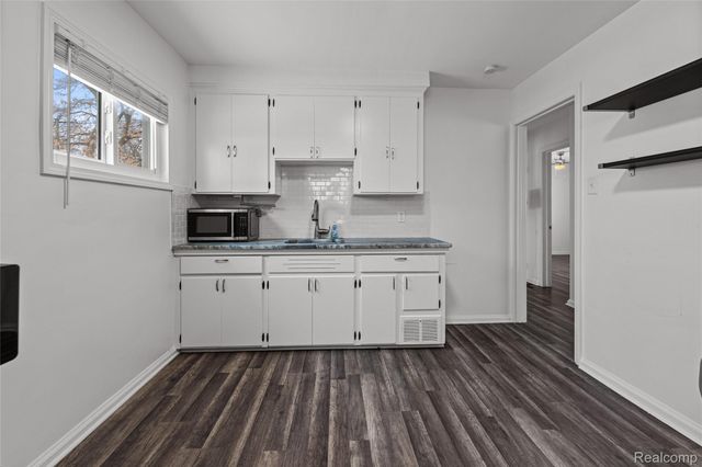 23403 Tawas Avenue, Hazel Park, MI 48030