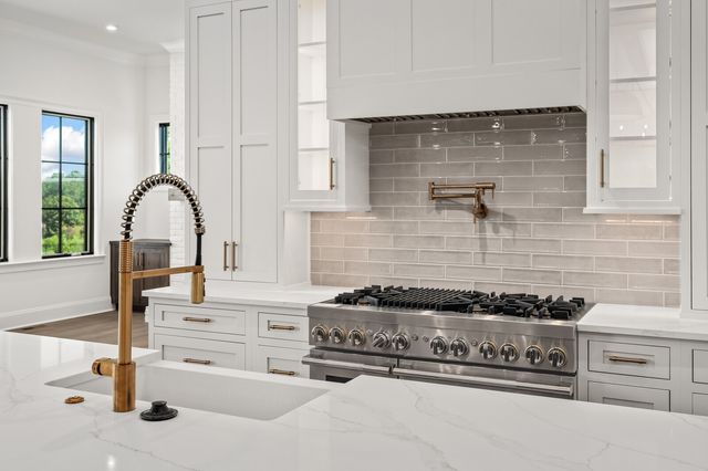 6804 Fleetwood Dr, Nashville, TN 37205