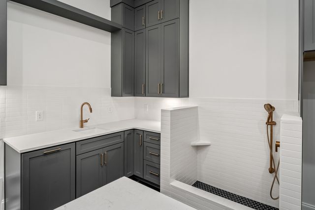 6804 Fleetwood Dr, Nashville, TN 37205