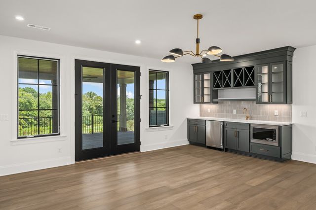 6804 Fleetwood Dr, Nashville, TN 37205