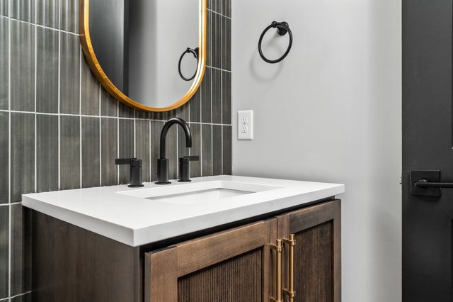 6804 Fleetwood Dr, Nashville, TN 37205