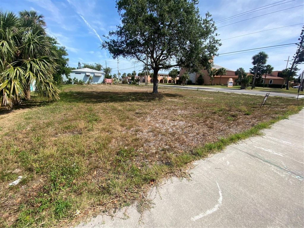 135 UNIVERSITY BOULEVARD, Daytona Beach, FL 32118