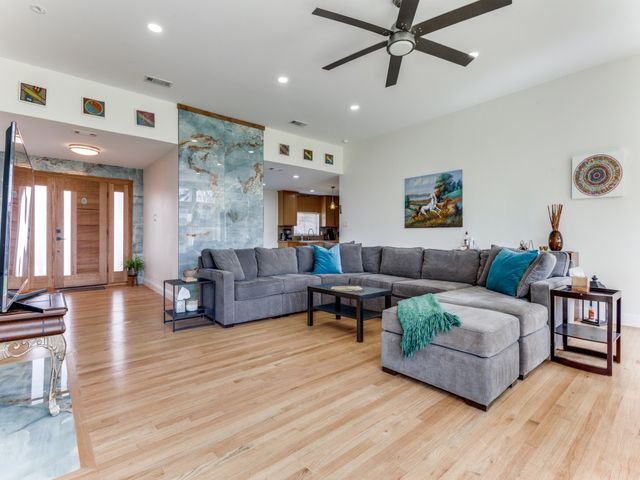 5616 Mcshann Road, Dallas, TX 75230