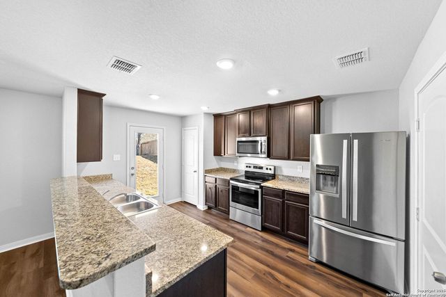 8006 Bluewater Cove, San Antonio, TX 78254