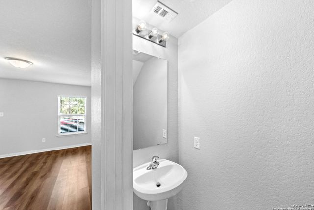 8006 Bluewater Cove, San Antonio, TX 78254