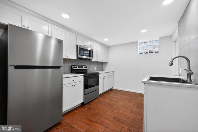 411 W BRIDGE ST, Morrisville, PA 19067
