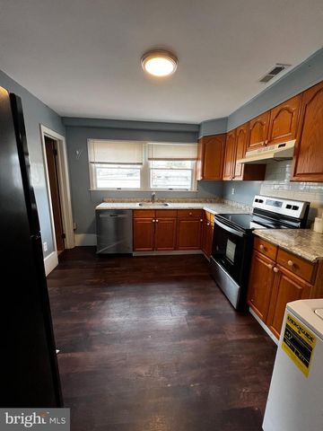 411 W BRIDGE ST, Morrisville, PA 19067