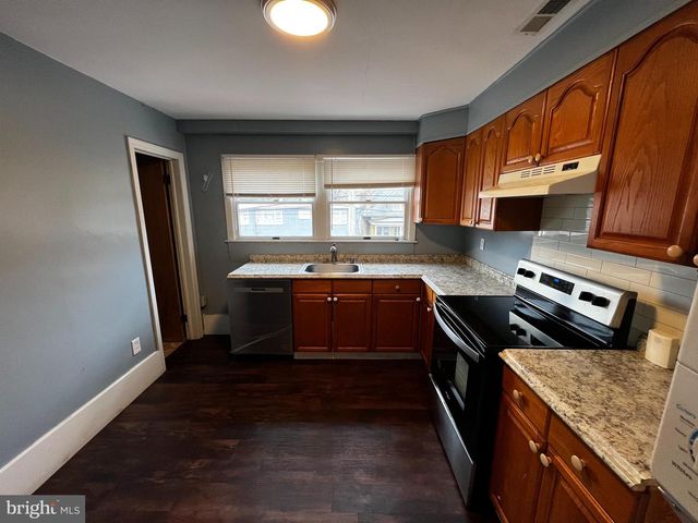 411 W BRIDGE ST, Morrisville, PA 19067