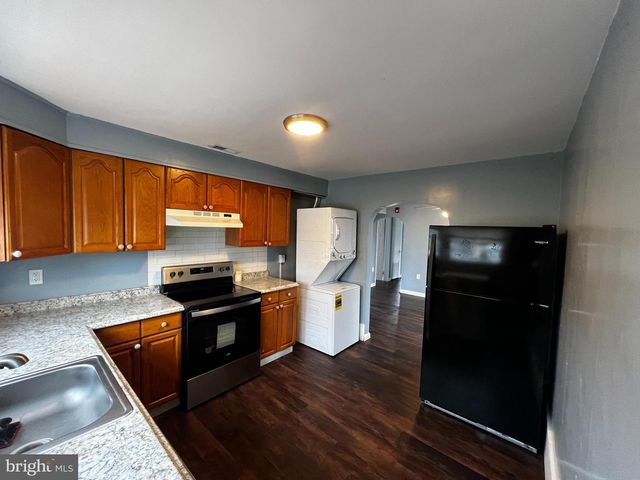 411 W BRIDGE ST, Morrisville, PA 19067