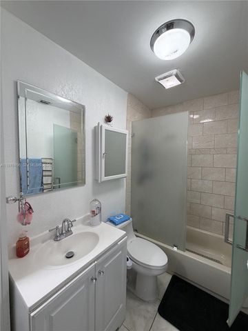 8408 NW 8th Street 8408, Miami, FL 33126