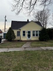 15834 Stephens Drive, Eastpointe, MI 48021