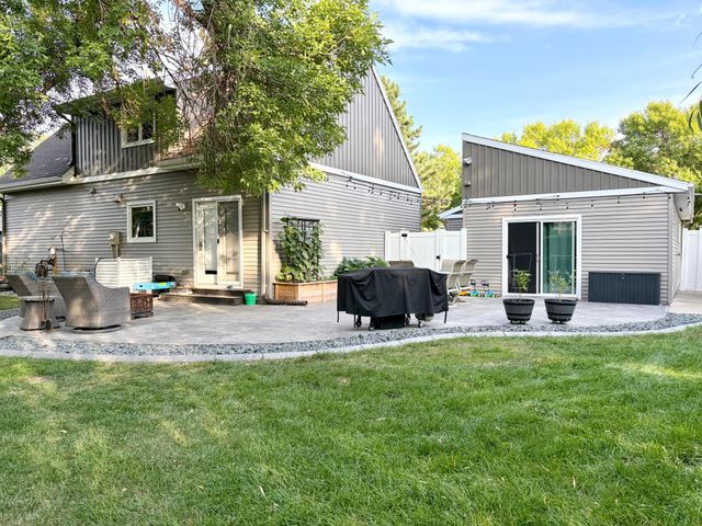 1825 Prairie Lane S, Fargo, ND 58103