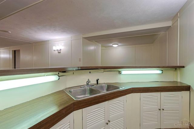 1006 Pineknot Drive, Delhi Twp, OH 45238