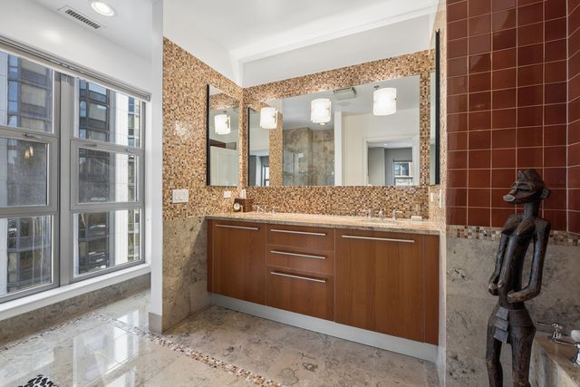 1035 N Dearborn Street 9W, Chicago, IL 60610