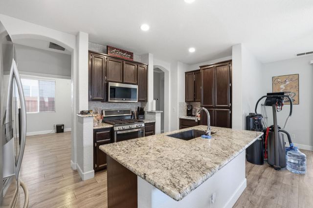 130 Groth Cir, Sacramento, CA 95834