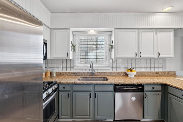 8915 Deering Street, Livonia, MI 48150